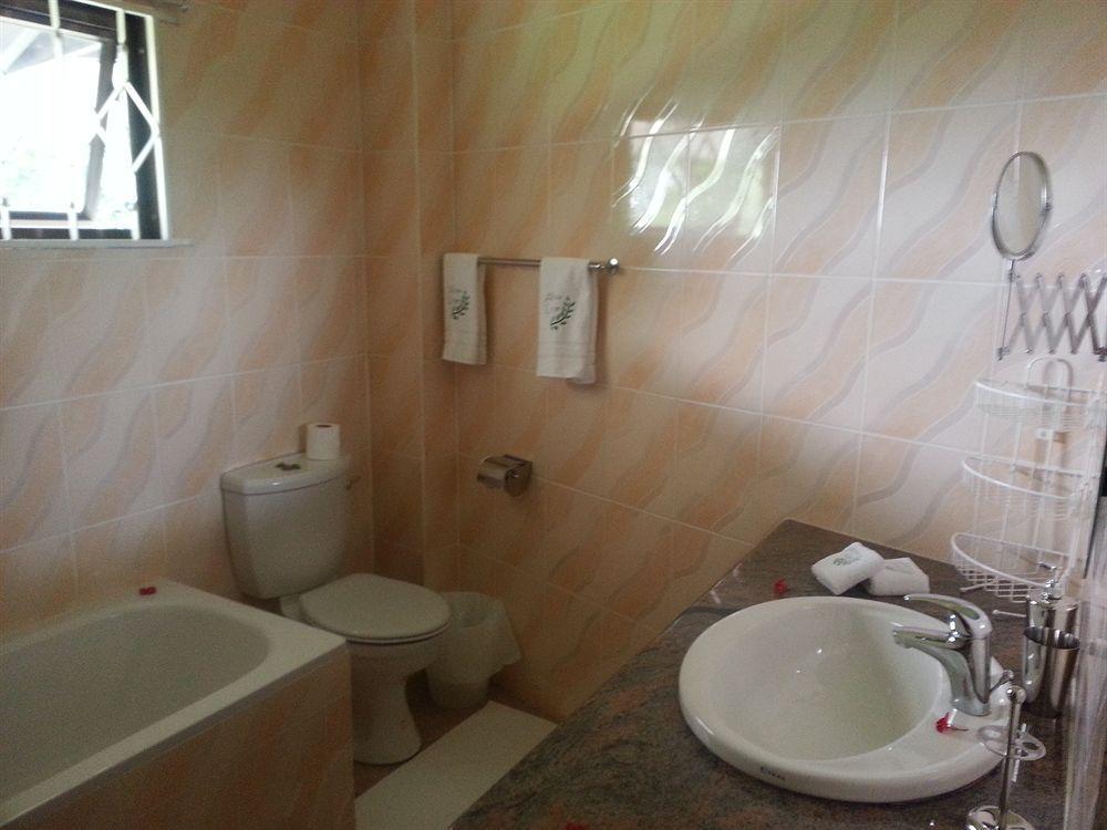 Anse aux Pins Lime Hill Lodge מראה חיצוני תמונה